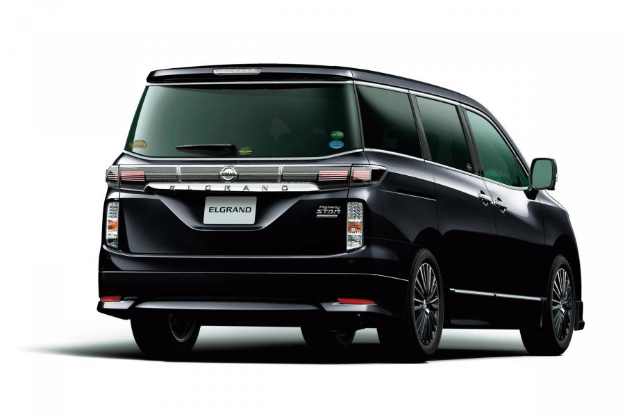  Nissan Elgrand Highway Star Jet Black Urban Chrome 2018 года  (фото 2 из 4)